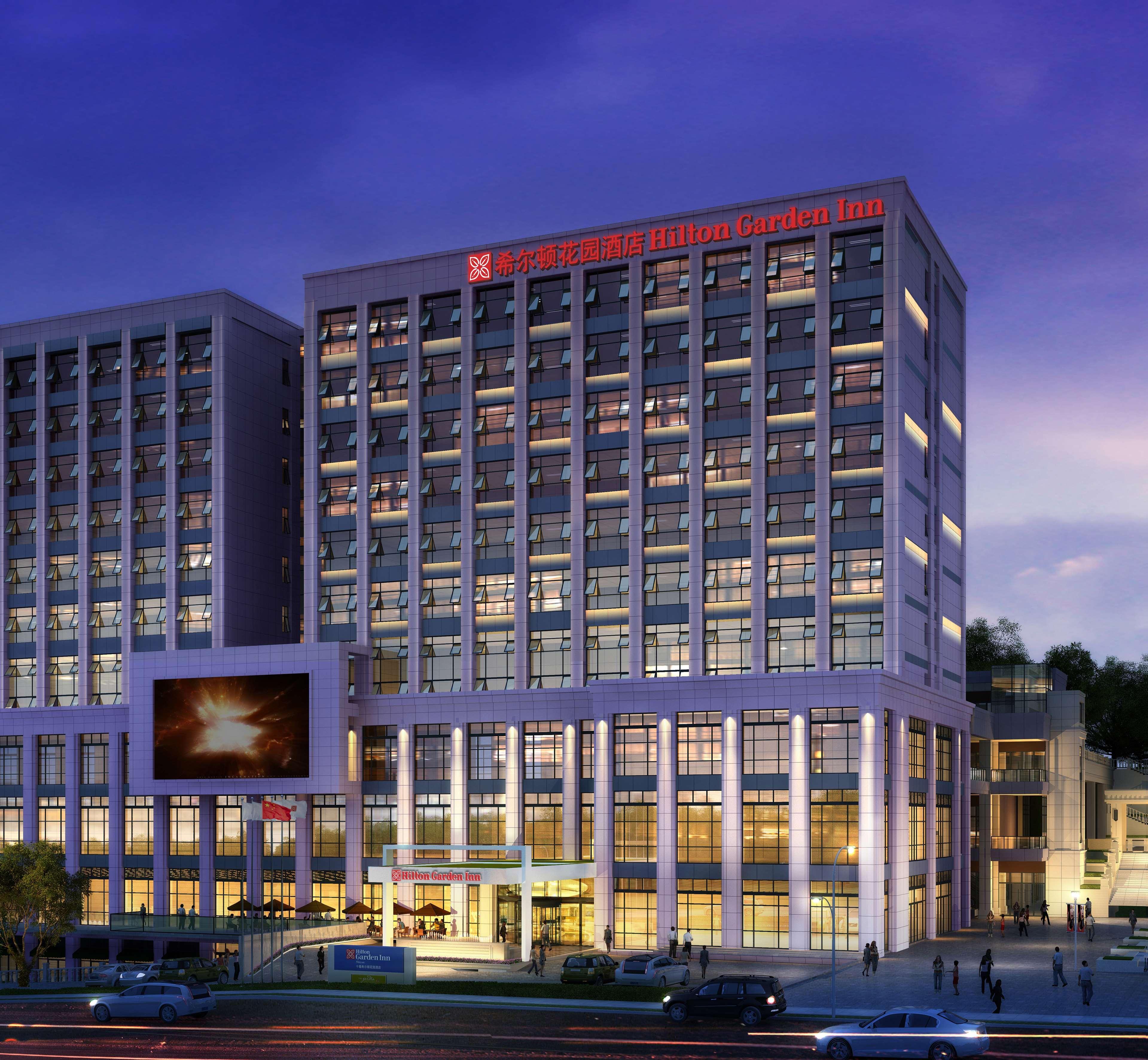 Hilton Garden Inn Shiyan Bagian luar foto