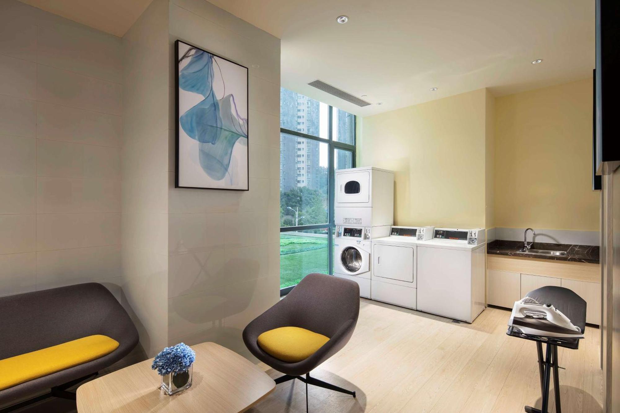 Hilton Garden Inn Shiyan Bagian luar foto
