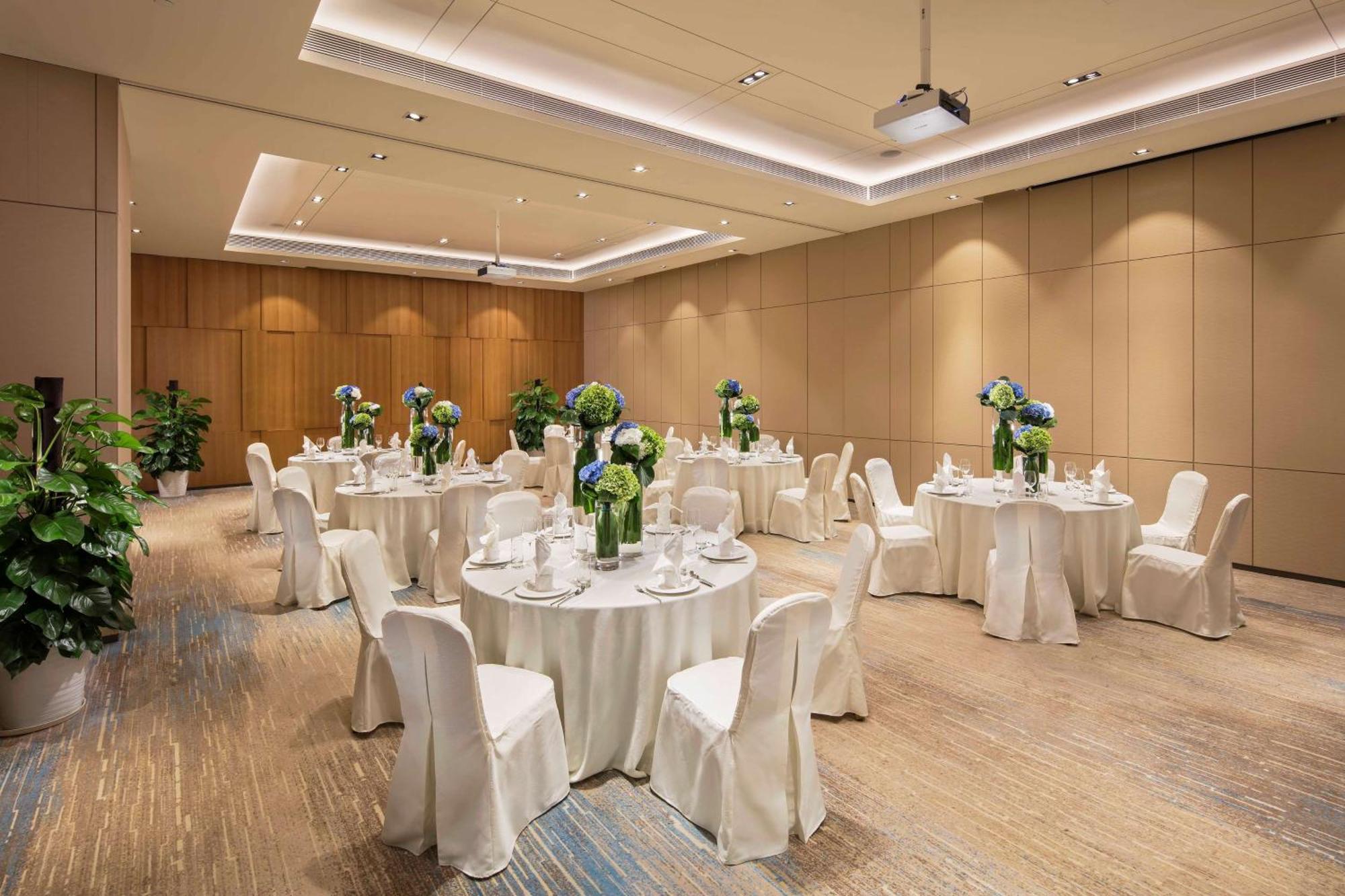 Hilton Garden Inn Shiyan Bagian luar foto