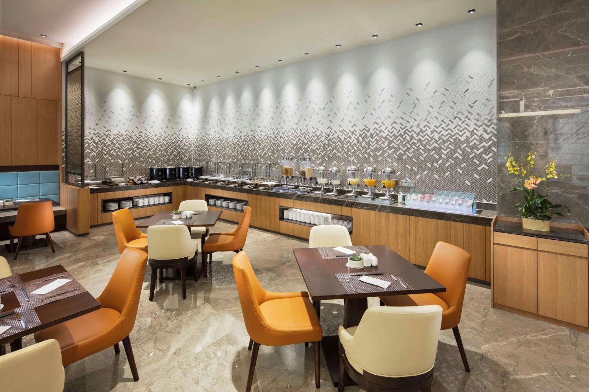 Hilton Garden Inn Shiyan Bagian luar foto